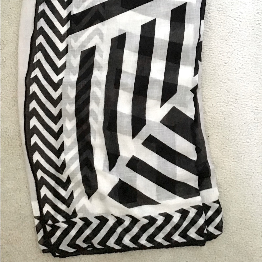 H&M patterned fashion scarf